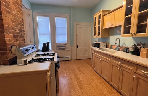 West End Apartamento | Perfectly Located Portland Apartment!