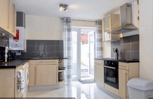 St Helens Casa | Charming 2BR House in St Helens - FREE Parking