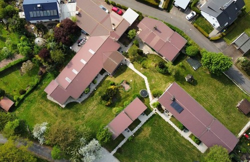 Niedenstein Apartamento | The Giraffe - D&B staycation Resort
