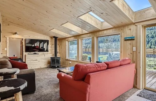 Leadville Casa | Leadville Race Series Retreat! Beautiful home w/mountain views steps from river.