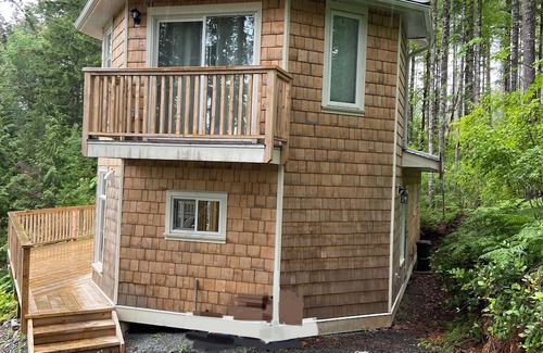 Port Alberni Cabaña | Unique West coast Cottage Nestled in the Woods