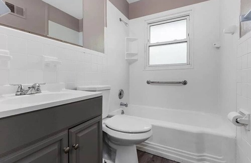 Calverton Park Casa | 3-bedroom house in enchanting Saint Louis with WiFi, fitness room, AC