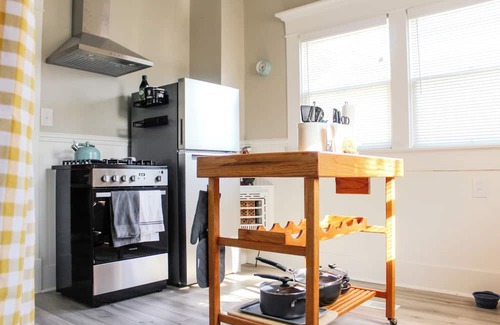 Van Buren Casa | The Honey House - Walk to Downtown and Train