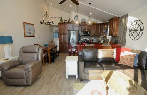 Sea Isle City Casa | Spacious 4-br townhome with front & back water views, in charming Sea Isle City