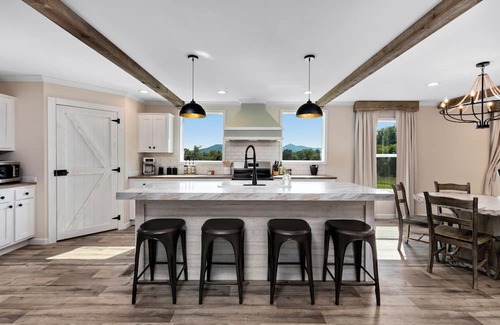 Faber Casa | Charming 3-bedroom Mountain View Retreat in Faber