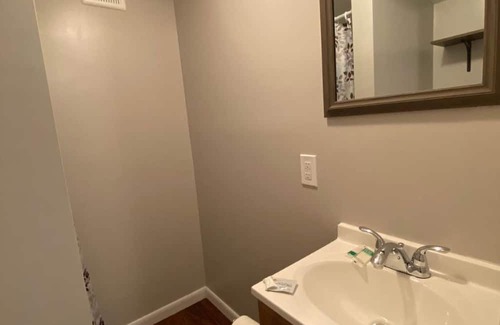 Cedar Hills Cabina | Cozy cabin with 1 bedroom and WiFi, AC in charming Jacksonville