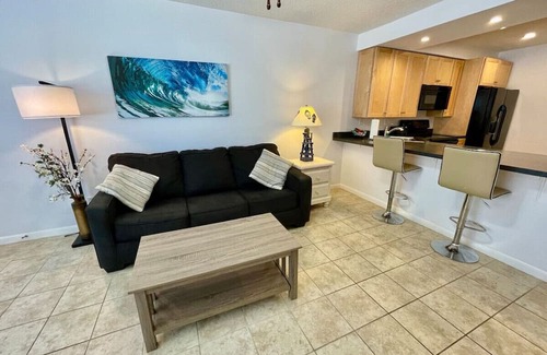 Cocoa Beach Apartamento | Marlin on Tulip Ave - Steps from the Beach
