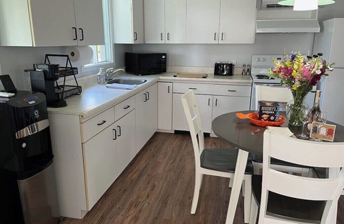 South Glengarry Cabina | Beautiful 2BR Waterfront Cottage! #3