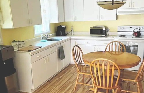 South Glengarry Cabina | Beautiful 2BR Waterfront Cottage! #3