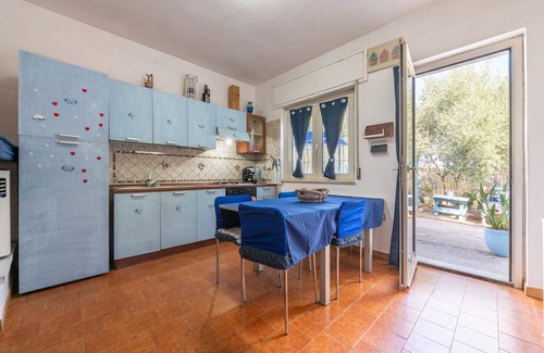 Giba Casa | Holiday Home 'La Casa Di Coccola' with Private Terrace, Wi-Fi and Air Conditioning