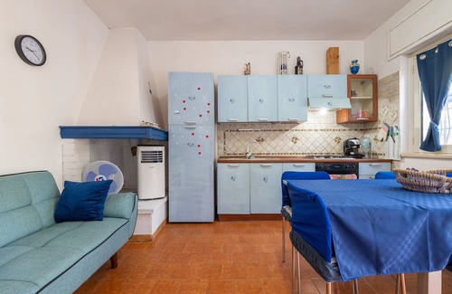 Giba Casa | Holiday Home 'La Casa Di Coccola' with Private Terrace, Wi-Fi and Air Conditioning