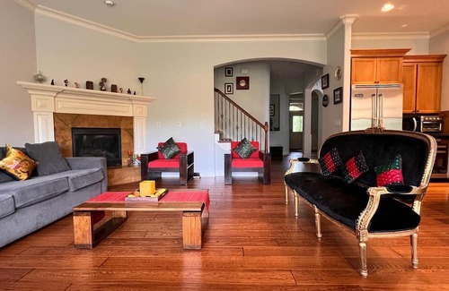 Renton Cama Y Desayuno | Charming B&B with 5 Star Location & Free Parking