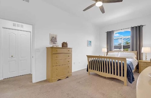 MacDonald Ranch Condominio | Urban Elegance: Carnegie, Henderson Hideaway