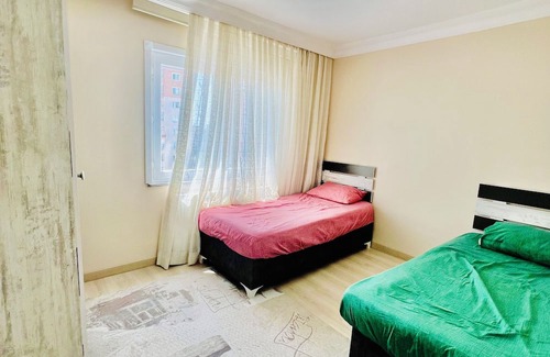 Beylikduzu Apartamento | 3+1-bedroom apartment in amazing Istanbul with AC, WiFi near to grocery Store
