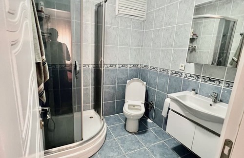 Beylikduzu Apartamento | 3+1-bedroom apartment in amazing Istanbul with AC, WiFi near to grocery Store