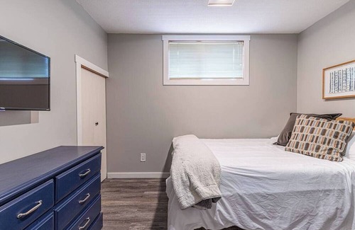 Prince George Casa | Stylish & Modern room w/WiFI