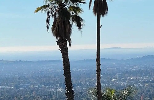 Altadena Casa | Charming 2-bedroom house in beautiful Altadena with AC, WiFi, fitness room