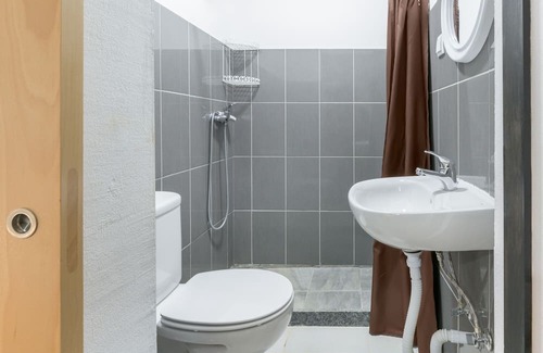 Sines Casa | Private bedroom 'Quarto Triplo Conforto 1' with Private Terrace and Wi-Fi