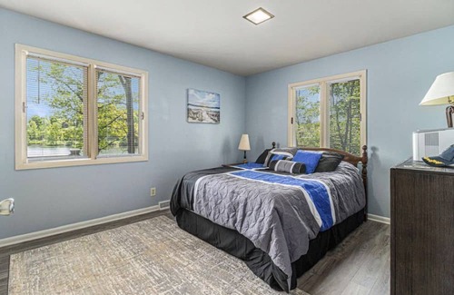 Fremont Casa | Lakefront 3-bedroom 2 Bath House with WiFi, AC on 2nd Lake in Fremont, Michigan