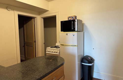 Miller Apartamento | Cozy 2-bedroom apartment with WiFi, AC in downtown Miller with rooftop patio.