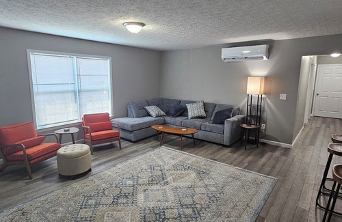 Morehead Apartamento | Two bedroom and two bath, with soaker tub downtown in Morehead.