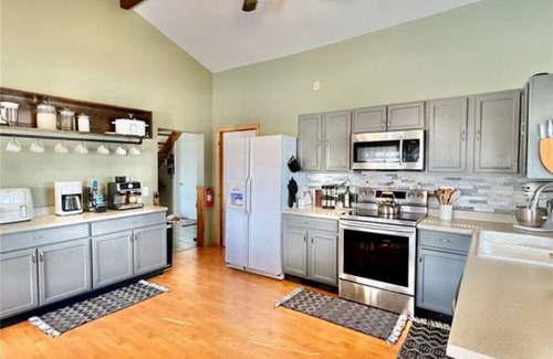 Okanogan County Cabina | Cabin retreat outside of Omak! Hunter's dream and offroad enthusiasts paradise!