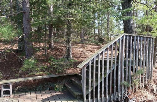 Markville Cabina | Tranquil Cabin Retreat in Serene Danbury – Modern Comforts Amidst Nature’s Charm