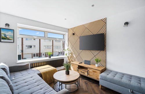 Seaford Casa | Luxury coastal stay, steps away from Seaford Beach