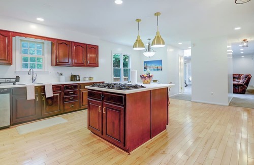 Fort Washington Casa | The Château Lux 4 bedrooms 2.5 baths, sleeps 8, 5min from MGM & National Harbor.
