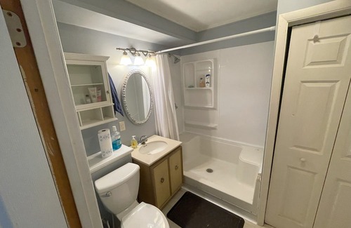 Springfield Apartamento | Scenic lower level 1-bedroom apartment in wonderful Springfield with WiFi, AC