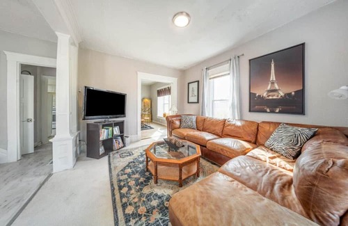 Akron Casa | Large 5-Bed, 2-Bath Central Akron Group House