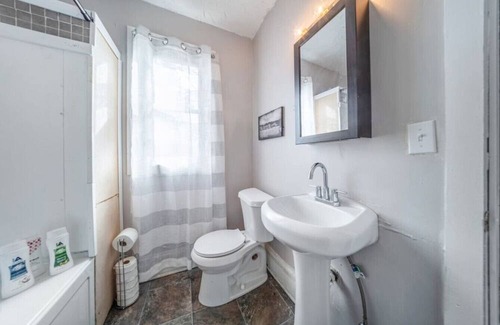 Akron Casa | Large 5-Bed, 2-Bath Central Akron Group House