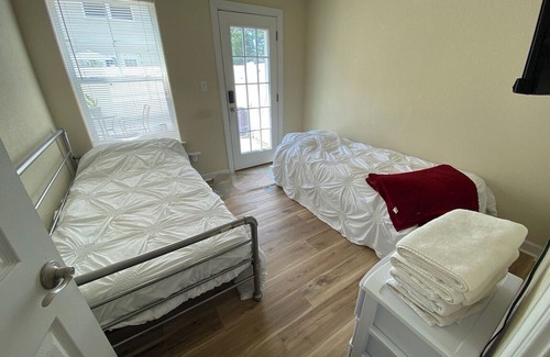 Northeast Virginia Beach Condominio | Cozy 2-bedroom condo with AC, WiFi in awesome Virginia Beach, VA.