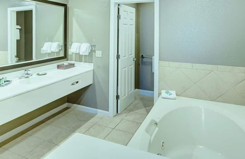 Hancock Complejo | Skiing, Hiking, Outdoor Adventures at Wyndham Bentley Brook 2 Bedroom