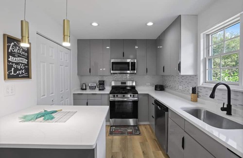 Morton Grove Casa | Suburban 4bed2bath Oasis- freshly updated