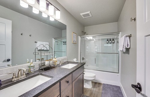 Tamarack Resort Cabina | Lakefront Family Getaway in Donnelly w/ Swim Spa!