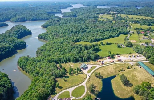Corbin Condominio | Coyote Moon Ranch 4-bed condo barn dominium style borders Forest & Laurel Lake