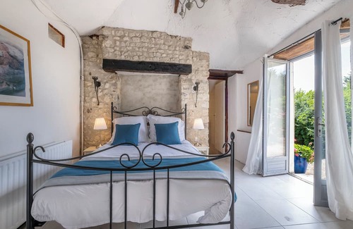 Sud Charente Casa | Holiday Home 'Domaine Chez Les Rois' with Private Pool, Private Terrace and Wi-Fi