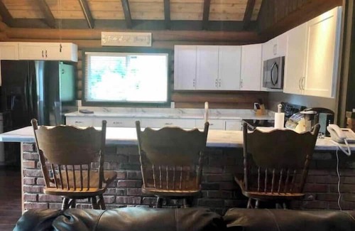 Millfield Cabina | Cabin on 80 acres between Nelsonville and Athens.