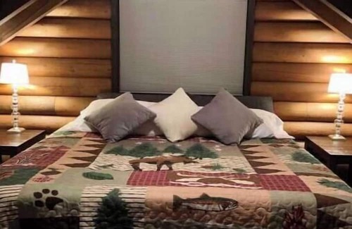 Millfield Cabina | Cabin on 80 acres between Nelsonville and Athens.