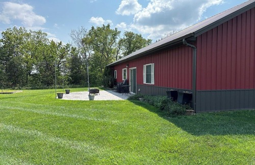 West Grove Casa | Charming Rual Iowa Shed house
