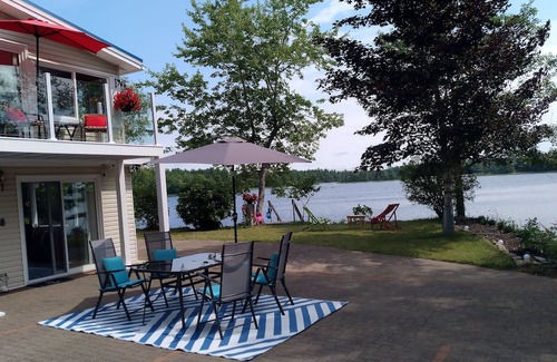Queens Casa | The Lake House "Piece of Sky"