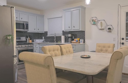 St. Johns Casa | Game Room, Day Bed, Close To DT, Breakfast, +
