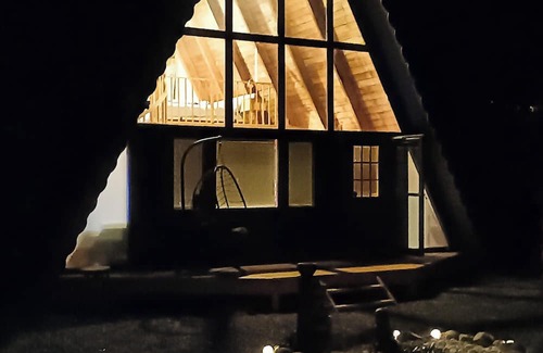 Shohola Cabina | CHARMING A-FRAME CABIN BY THE LAKE w/FULL AMENITIES, PET/FAMILY FRIENDLY!