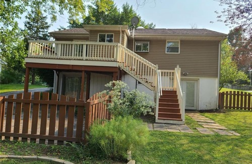 Ballwin Casa | Charming 1-bedroom in basement with AC, WiFi in awesome Ballwin