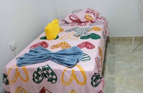 Cali Cama Y Desayuno | Lovely bed & breakfast with WiFi in Cali for one guest only.
