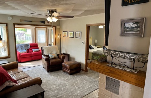 Edinboro Casa | Lolly's Lookout a Spacious 5-bedroom house in Edinboro, PA