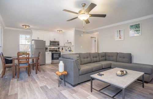 Bayview Apartamento | Hillside Cove - Helm Suite