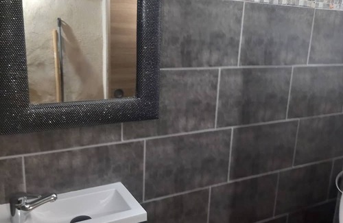 Sisteron Apartamento | Ancel and gretel's apartment is a 2-minute walk from the lake