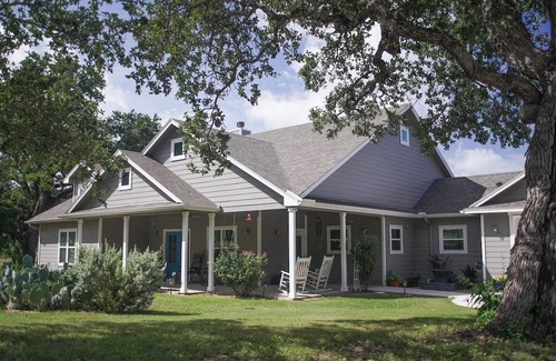 Oatmeal Casa | Hill Country Heaven 4 acres/ 3 BR 2.5 B with a pool and amazing views!